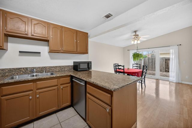 6635 Spoerriwood Ct, Sacramento, CA 95828