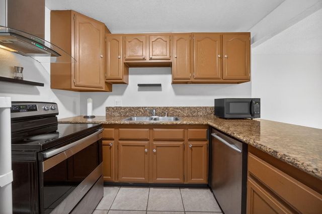 6635 Spoerriwood Ct, Sacramento, CA 95828