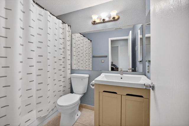 6635 Spoerriwood Ct, Sacramento, CA 95828