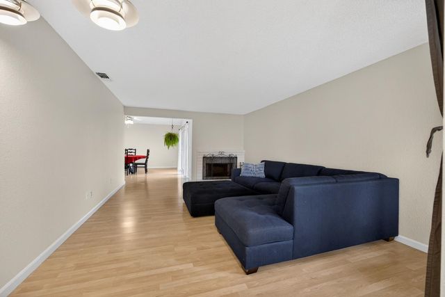 6635 Spoerriwood Ct, Sacramento, CA 95828