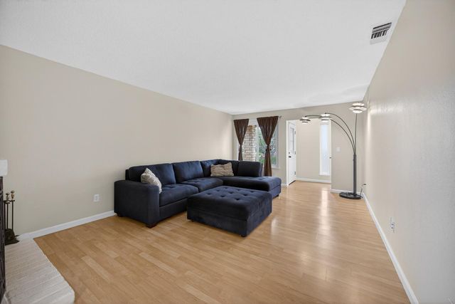 6635 Spoerriwood Ct, Sacramento, CA 95828