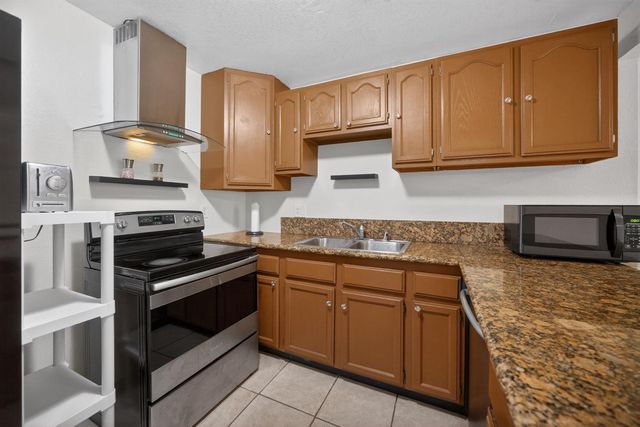 6635 Spoerriwood Ct, Sacramento, CA 95828