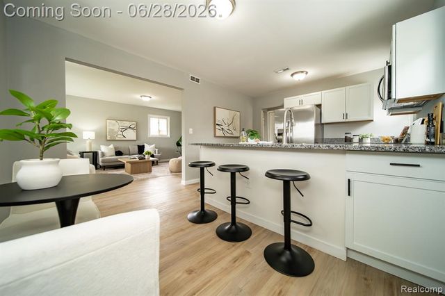 15646 Selwyn Street, Southgate, MI 48195