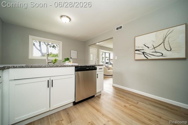 15646 Selwyn Street, Southgate, MI 48195