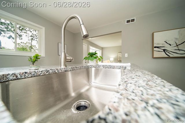 15646 Selwyn Street, Southgate, MI 48195