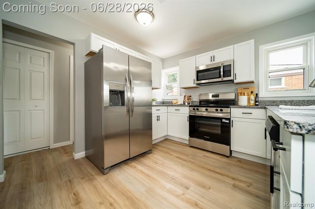 15646 Selwyn Street, Southgate, MI 48195