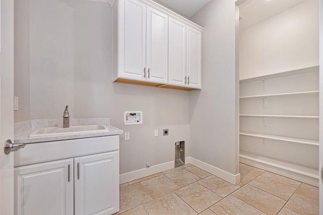 4000 Don River Ln, Sacramento, CA 95834