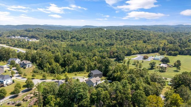 100 Juniperberry Rd, Oak Ridge, TN 37830