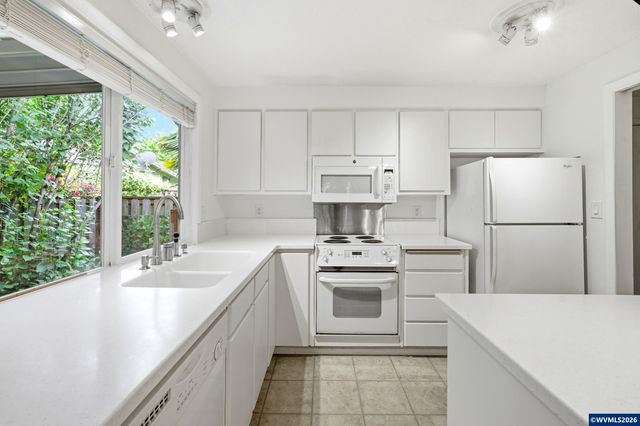 1035 Chestnut St NW, Salem, OR 97304