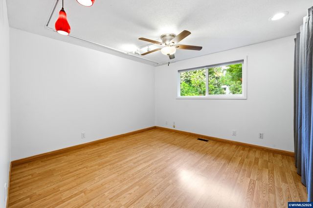 1035 Chestnut St NW, Salem, OR 97304