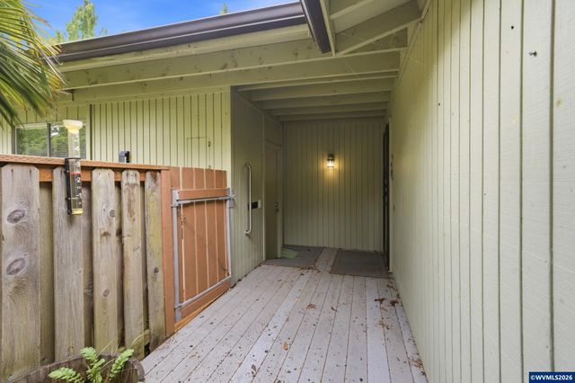 1035 Chestnut St NW, Salem, OR 97304