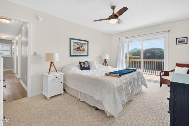 1125 S Topsail Drive, Surf City, NC 28445