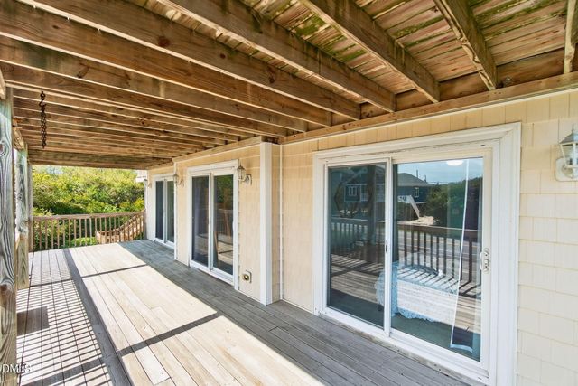 1125 S Topsail Drive, Surf City, NC 28445