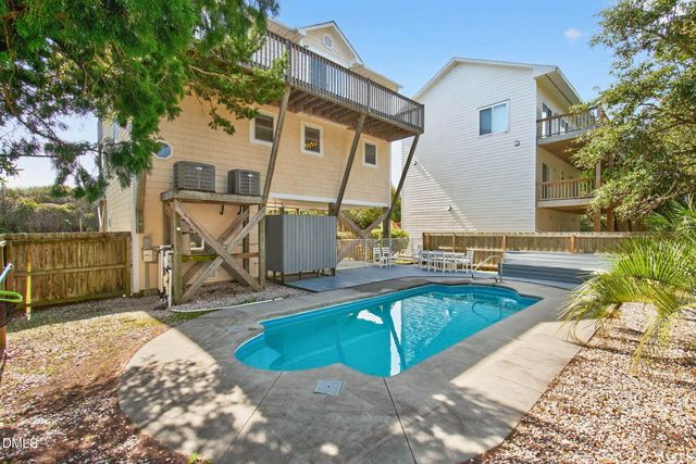 1125 S Topsail Drive, Surf City, NC 28445