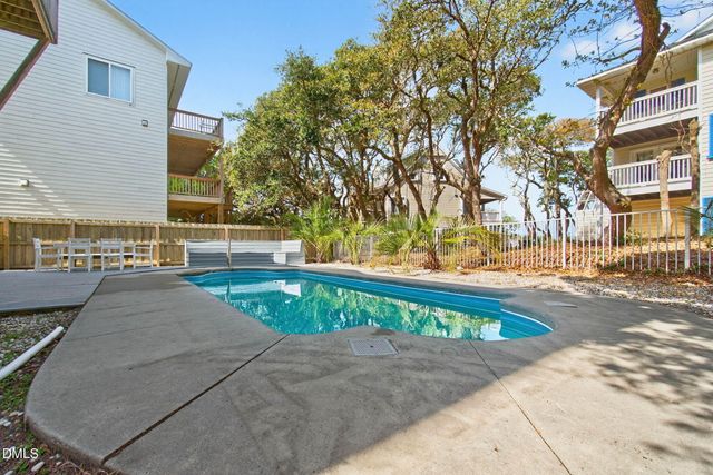 1125 S Topsail Drive, Surf City, NC 28445