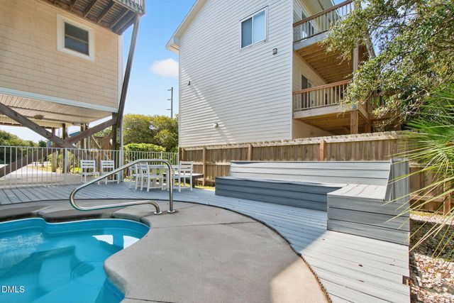 1125 S Topsail Drive, Surf City, NC 28445