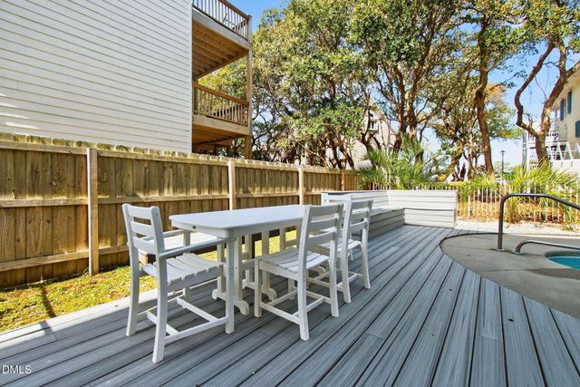 1125 S Topsail Drive, Surf City, NC 28445