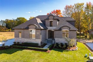 35962 Cascade Dr, New Baltimore, MI 48047
