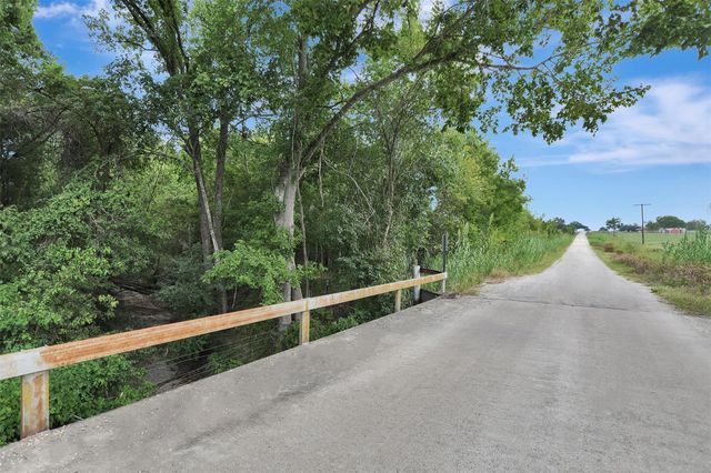 8515 Sandy Hill Road, Brenham, TX 77833