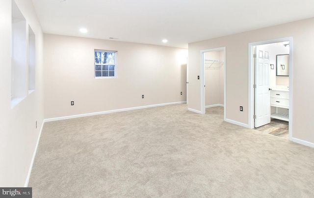 308 GREENWOODS DR, Berkeley Springs, WV 25411