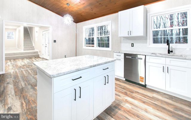 308 GREENWOODS DR, Berkeley Springs, WV 25411