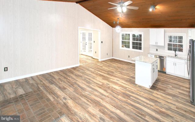 308 GREENWOODS DR, Berkeley Springs, WV 25411