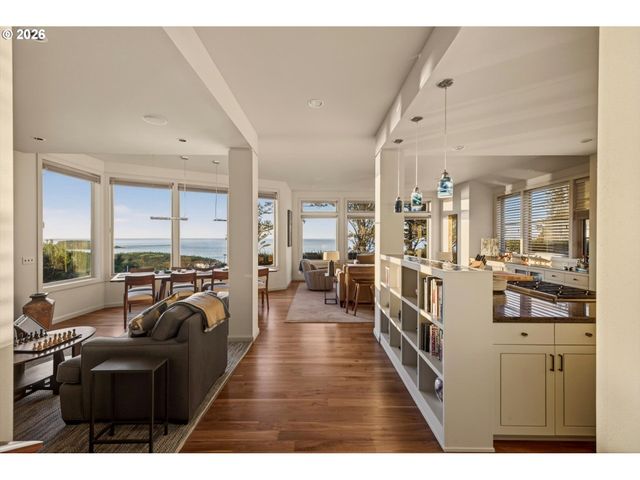 218 SEA CREST Pl, Otter Rock, OR 97369