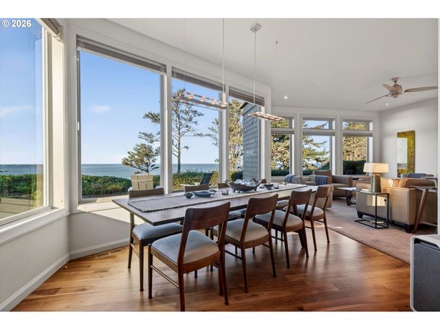 218 SEA CREST Pl, Otter Rock, OR 97369