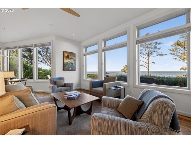 218 SEA CREST Pl, Otter Rock, OR 97369