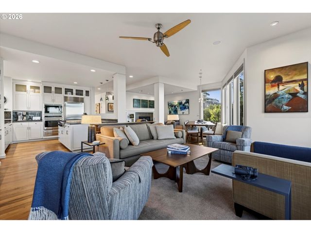 218 SEA CREST Pl, Otter Rock, OR 97369