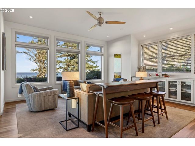 218 SEA CREST Pl, Otter Rock, OR 97369