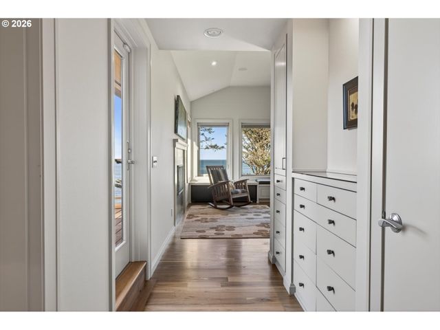 218 SEA CREST Pl, Otter Rock, OR 97369