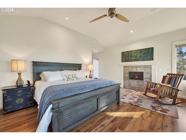 218 SEA CREST Pl, Otter Rock, OR 97369