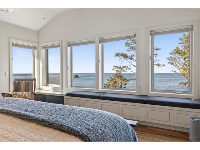 218 SEA CREST Pl, Otter Rock, OR 97369