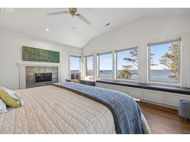 218 SEA CREST Pl, Otter Rock, OR 97369