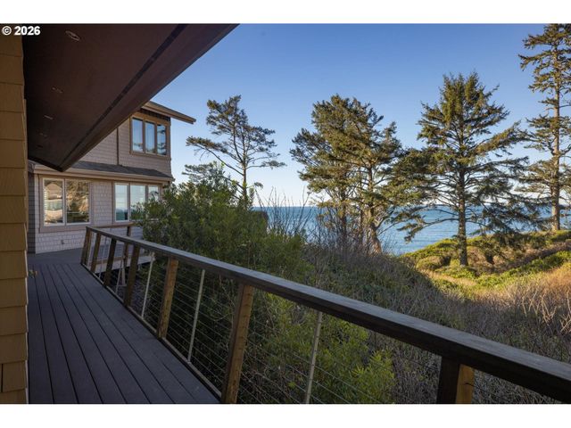 218 SEA CREST Pl, Otter Rock, OR 97369