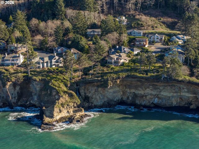 218 SEA CREST Pl, Otter Rock, OR 97369