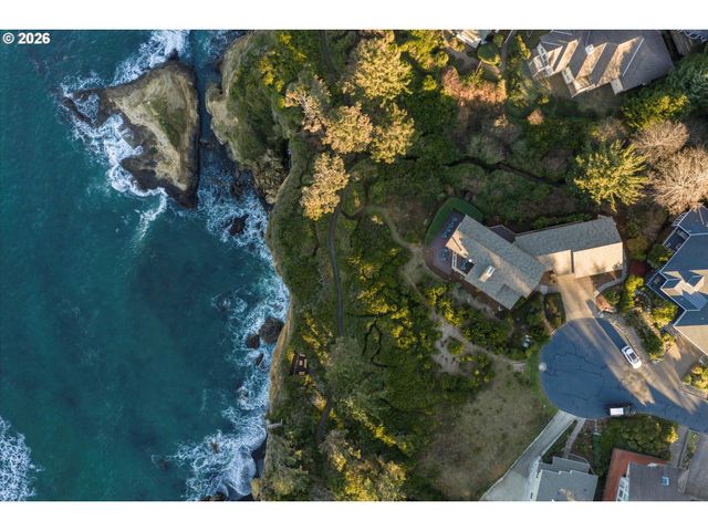 218 SEA CREST Pl, Otter Rock, OR 97369