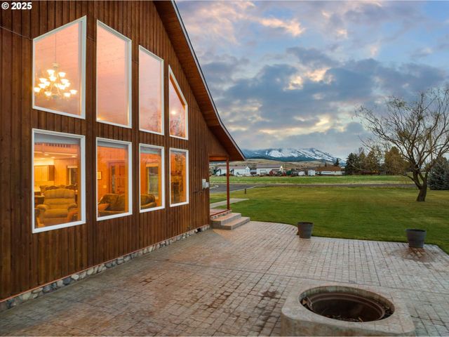 62123 Chandler Loop, La Grande, OR 97850