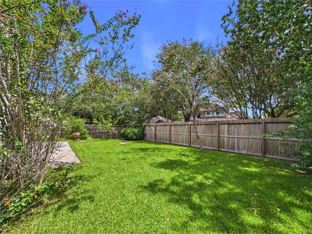814 Lochnell Drive, Houston, TX 77062
