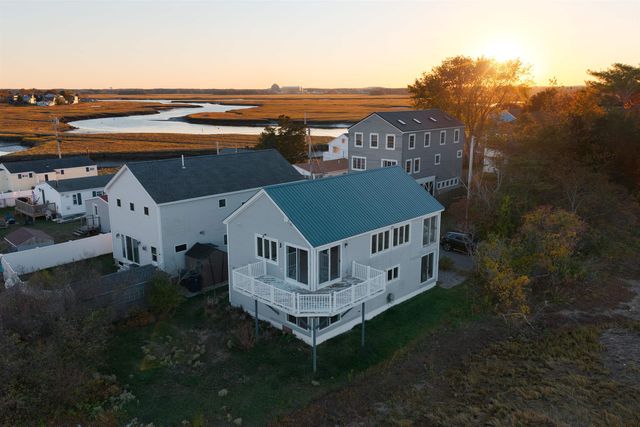 16 Bruce Street, Hampton, NH 03842