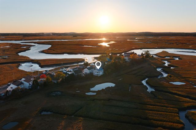 16 Bruce Street, Hampton, NH 03842