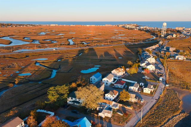 16 Bruce Street, Hampton, NH 03842