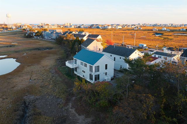 16 Bruce Street, Hampton, NH 03842