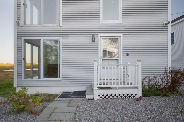 16 Bruce Street, Hampton, NH 03842