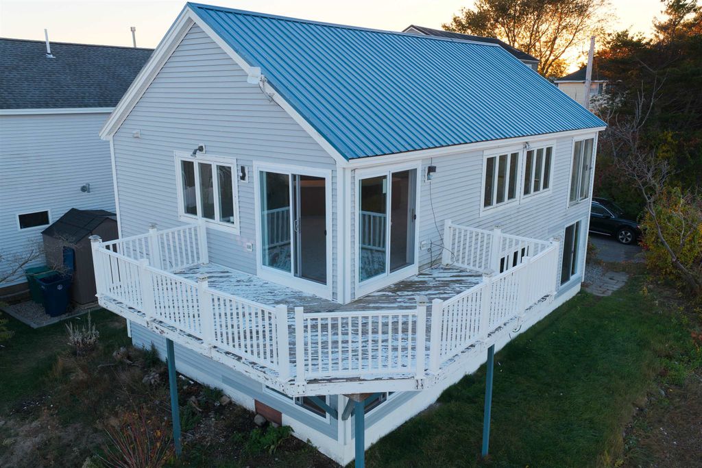 16 Bruce Street, Hampton, NH 03842
