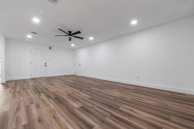 6155 Ridgeway Drive, Houston, TX 77033
