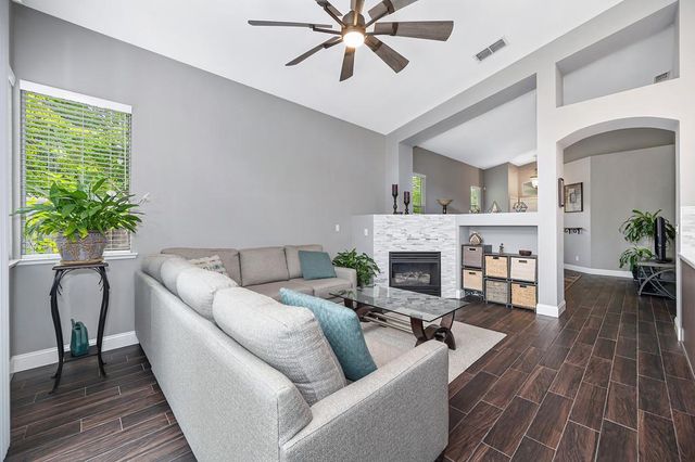 305 Leckenby Way, Folsom, CA 95630