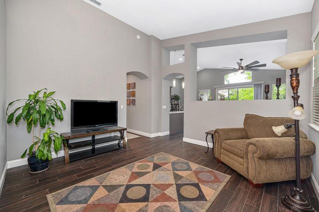 305 Leckenby Way, Folsom, CA 95630