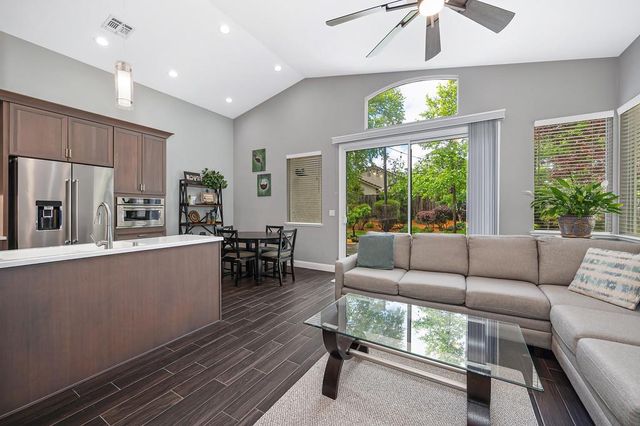 305 Leckenby Way, Folsom, CA 95630